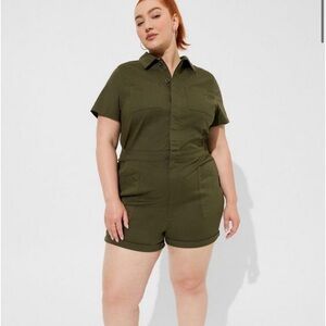 NWT Torrid 8 Inch Lightweight Twill Jumper Sz 22